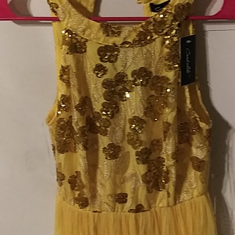 A yellow dress